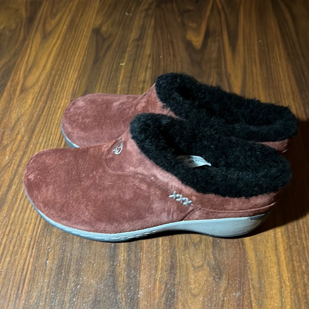 Merrell Womens Encore Ice Black Suede Clogs